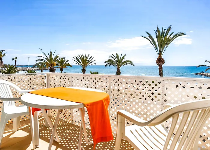 Cozy On The Front Line, Liliane Appartement Sitges