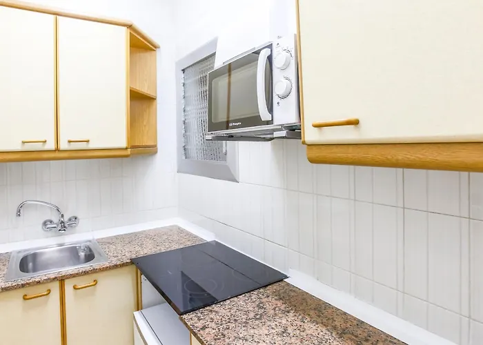 Cozy On The Front Line, Liliane * Sitges