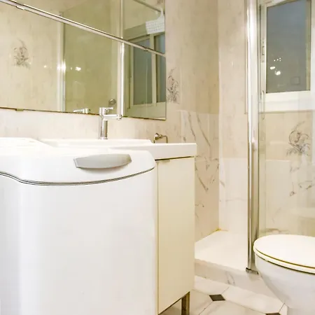 Cozy On The Front Line, Liliane Apartament *