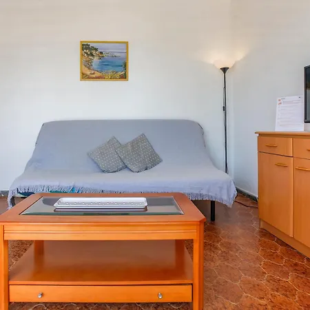 Apartment Cozy On The Front Line, Liliane Sitges