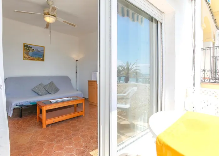 Cozy On The Front Line, Liliane * Sitges