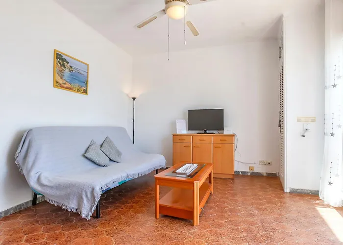 Apartment Cozy On The Front Line, Liliane *