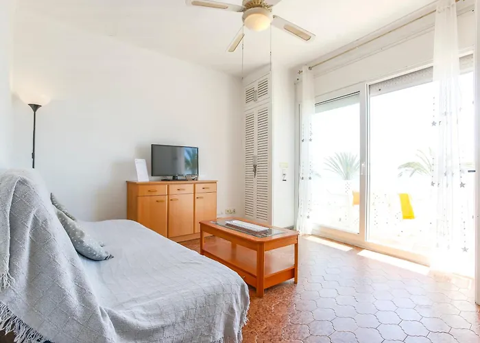 Cozy On The Front Line, Liliane Apartment Sitges